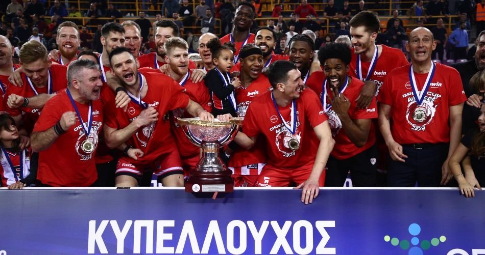 87cea2d8-olympiacos-greek-cup-2024.jpeg.45ccc67ba20a4390333ad59a10f7ec27.jpeg